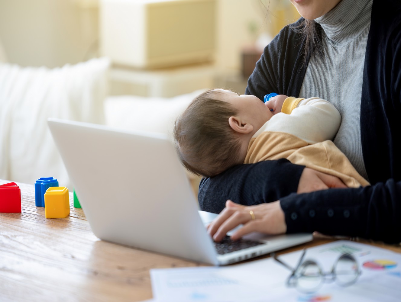 Salaire congé parental : combien allez-vous percevoir pendant votre congé ?